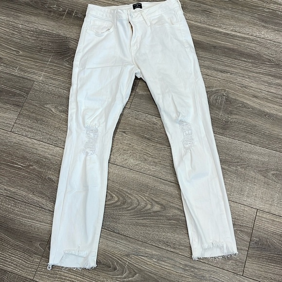 JUST BLACK White size 26 Raw Frayed Step Hem & Distressed Knees Skinny Jean - Picture 1 of 6